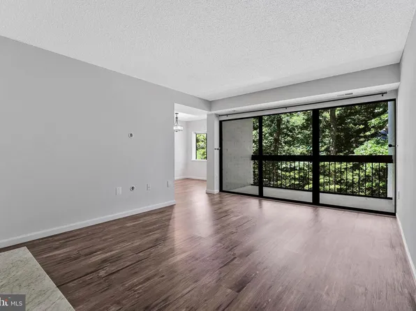 2210 Springwood Dr APT 107, Reston, VA 20191