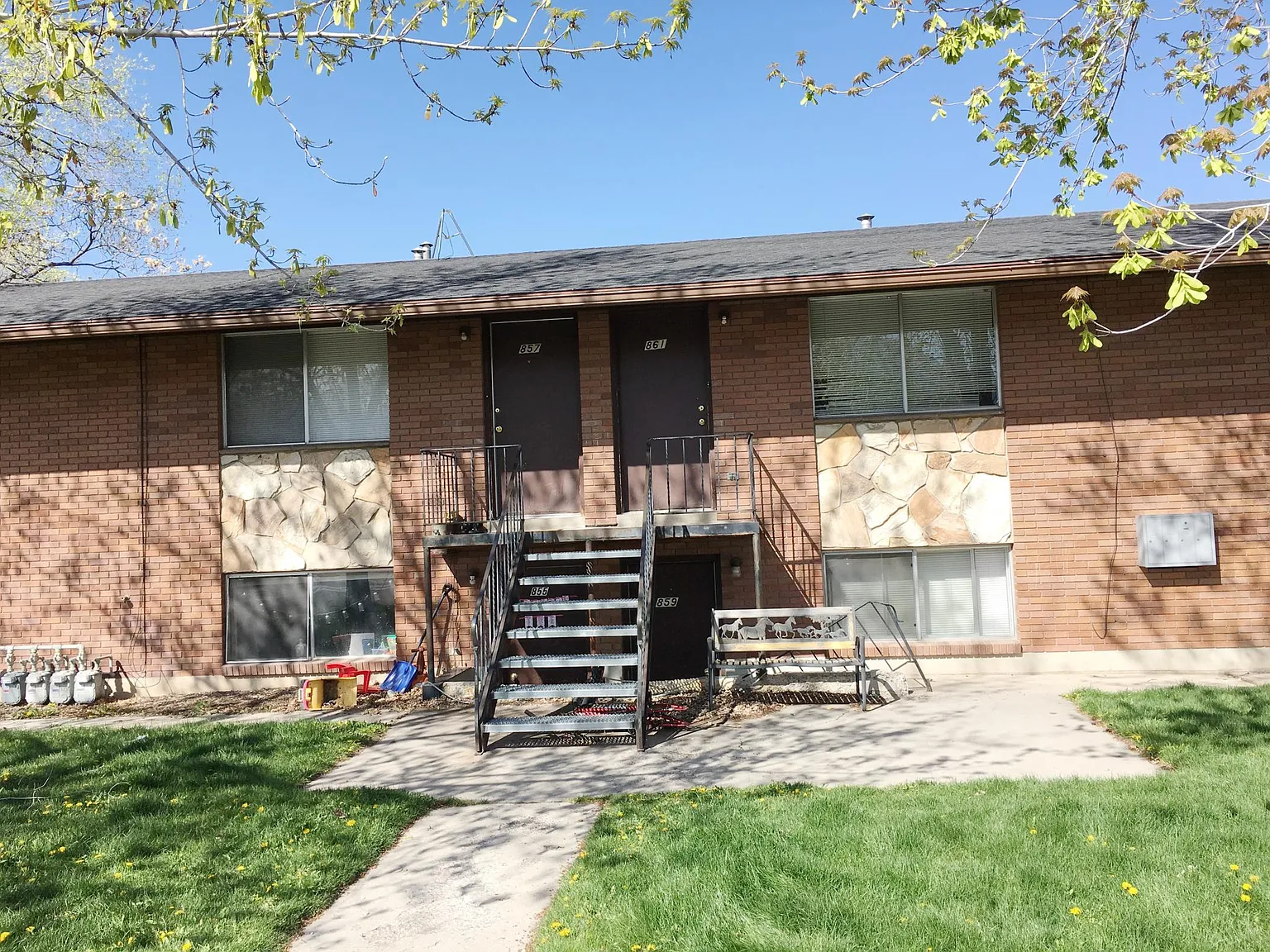 2 bed, 800 sqft, $1,225 — Photo 1
