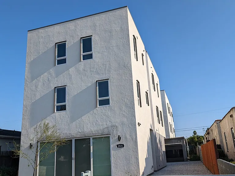 2026 Federal Ave — Photo 9