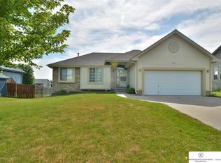 707 Diamond Ln, Papillion, NE 68133