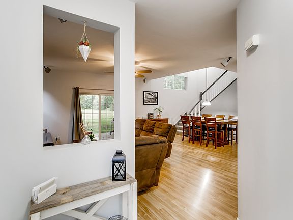 5th image of 1006 Rocky Hill Cir