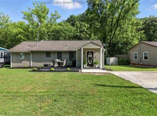 183 Riverview Dr, Saint Albans, WV 25177