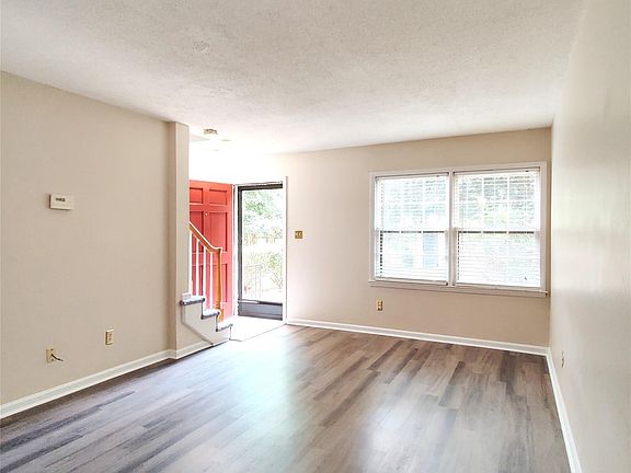 3rd image of 4724 Old Lantern Way