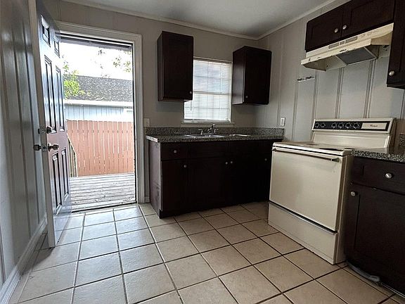 3rd image of 301 W Austin Ave