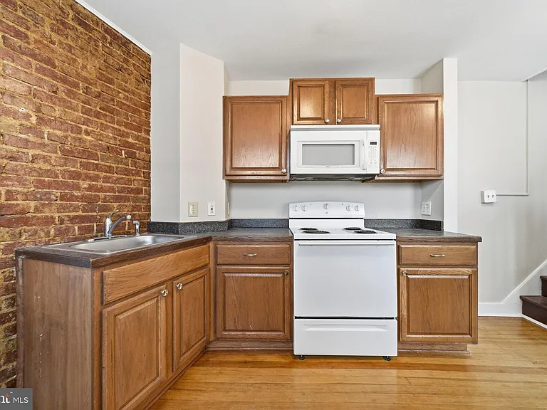403 W South St #A — Photo 14