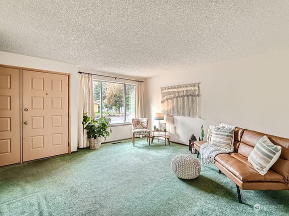 4th image of 15201 15th Avenue S