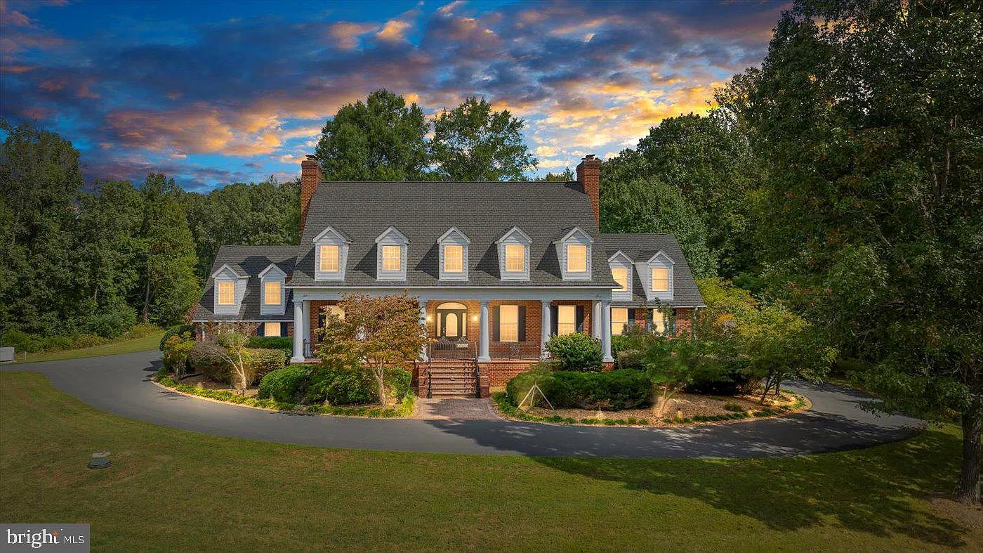 7 bed, 6.0 bath, 8756 sqft, $6,500 — Photo 3
