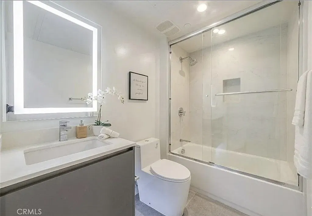2 bed, 990 sqft, $3,490 — Photo 3
