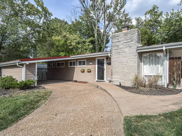 1530 Fournier Dr, Saint Louis, MO 63126