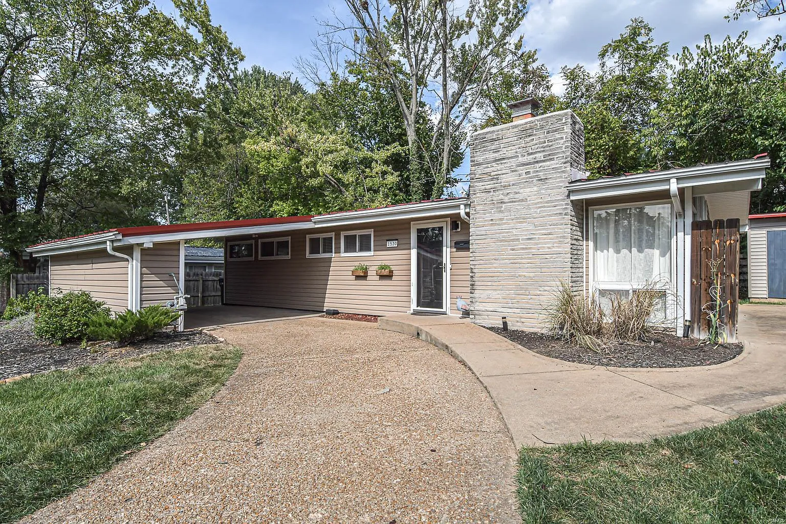 1530 Fournier Dr photo 1