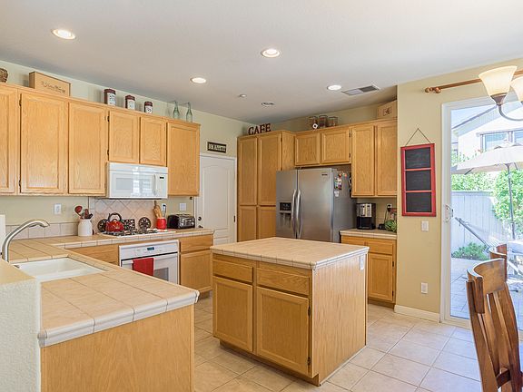 5th image of 16434 Snowbells Ln
