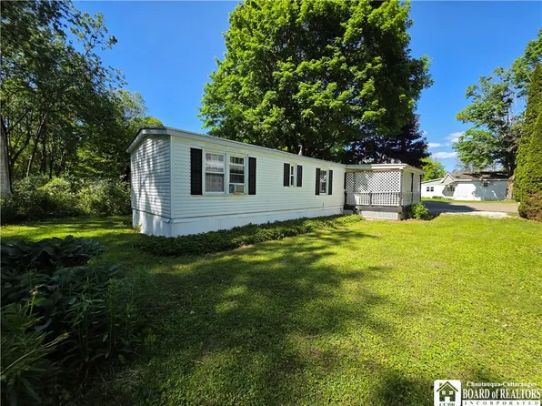 2 Brookside Estates Dr #2, Jamestown, NY 14701