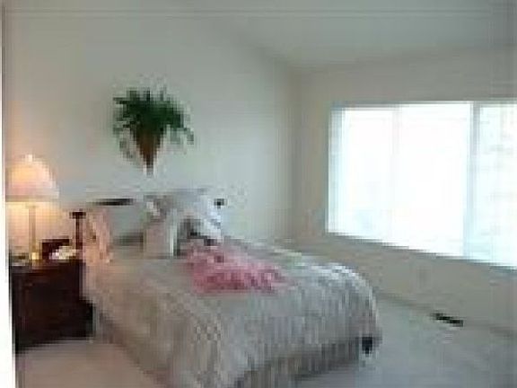 5th image of 999 Oakmont Ct