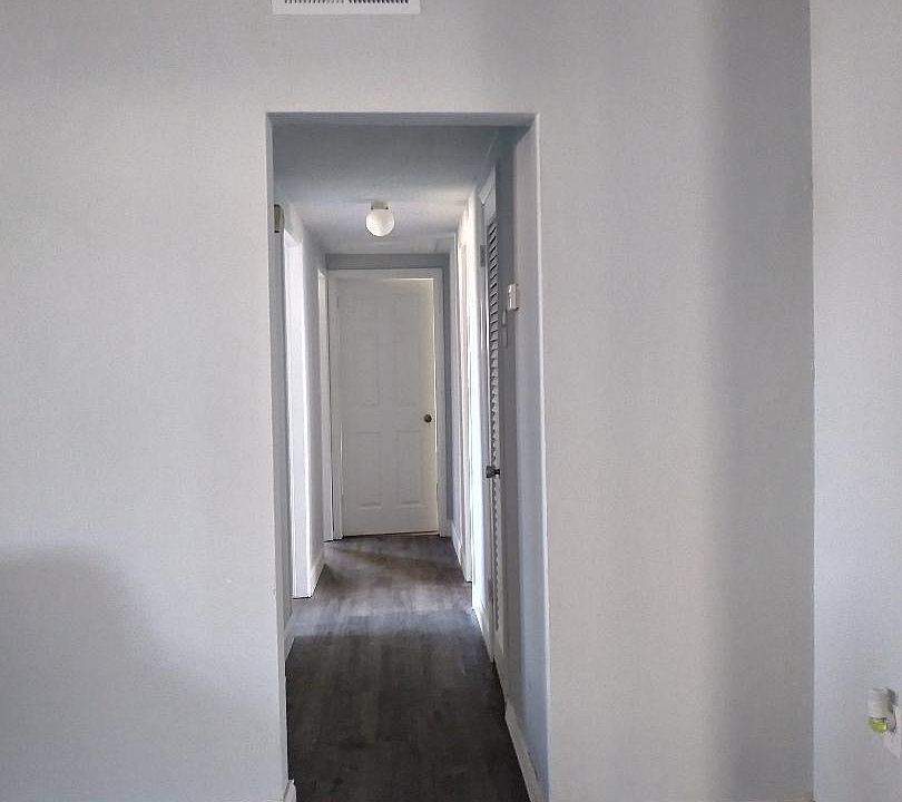 1st image of 905 Avon Pl