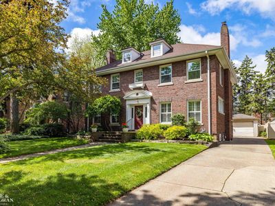 1435 Kensington Ave, Grosse Pointe Park, MI, 48230