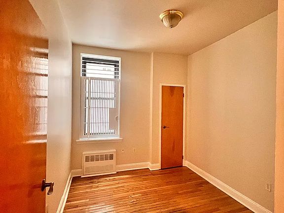 4th image of 842 Park Pl APT 1W