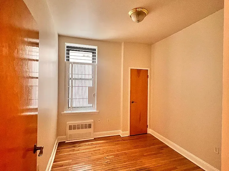 842 Park Pl #1W — Photo 4