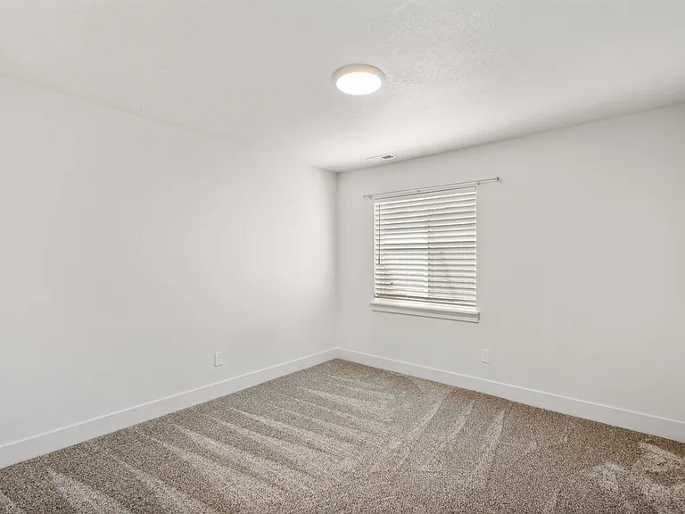 917 N 100 W — Photo 25