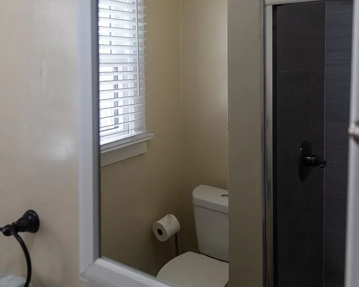 1140 E 3rd St — Photo 29