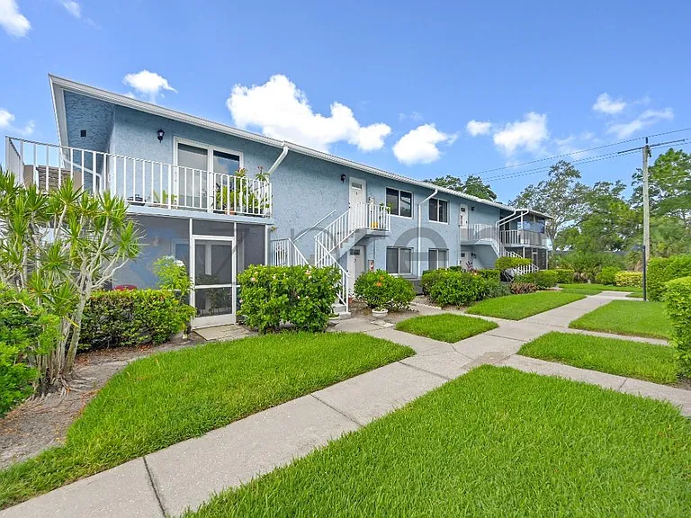 232 Palm Dr #6 — Photo 1