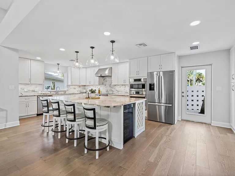 430 Island Cir — Photo 38
