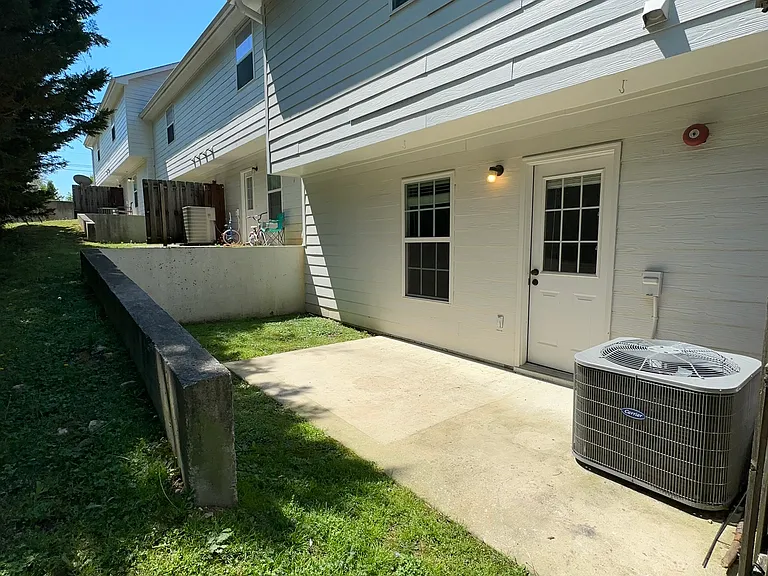 1126 Maple Tree Ln — Photo 36