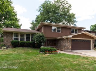707 E Appletree Ln, Arlington Heights, IL