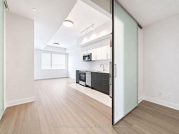 3rd image of 664 Spadina Ave #903