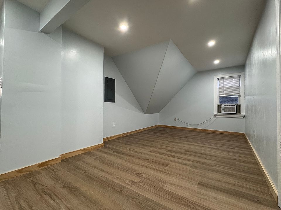 1st image of 152 Broadway #3