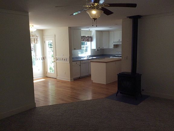 5th image of 920 Griffiths Ln W