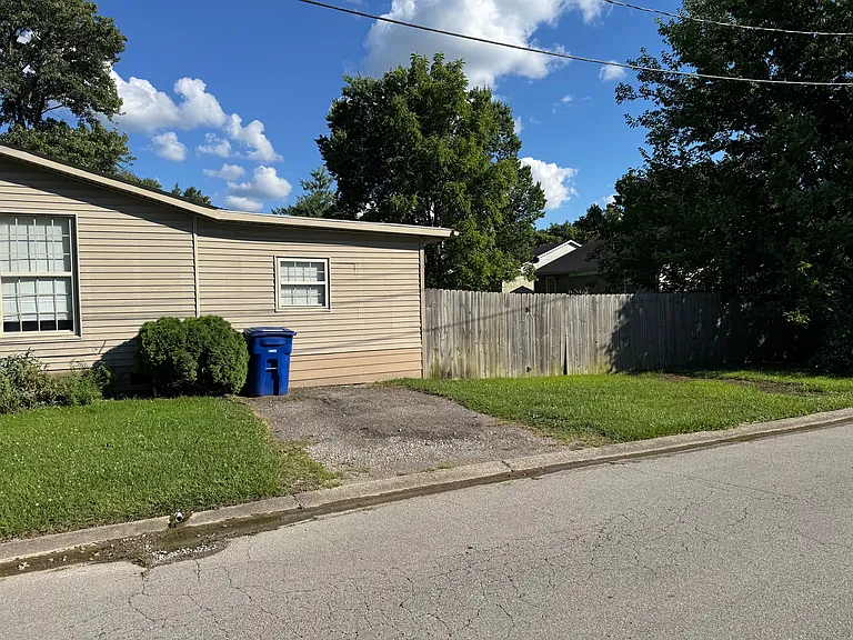 313 Villa Dr — Photo 2