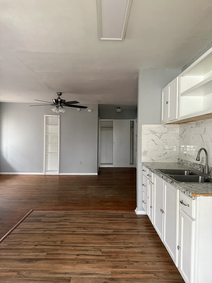 Building Photo - 2100 Echols St #8