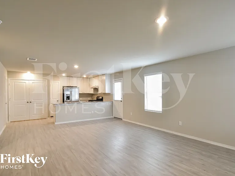 5107 Hornbeck Hts — Photo 2