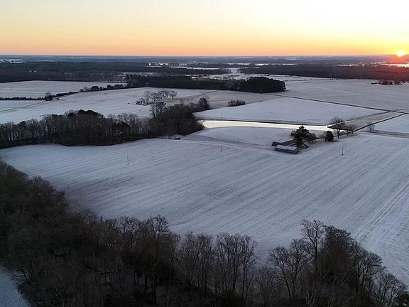 5th image of 3750 Windy Hill Rd