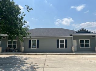 901 E Seideman St, Seguin, TX 78155