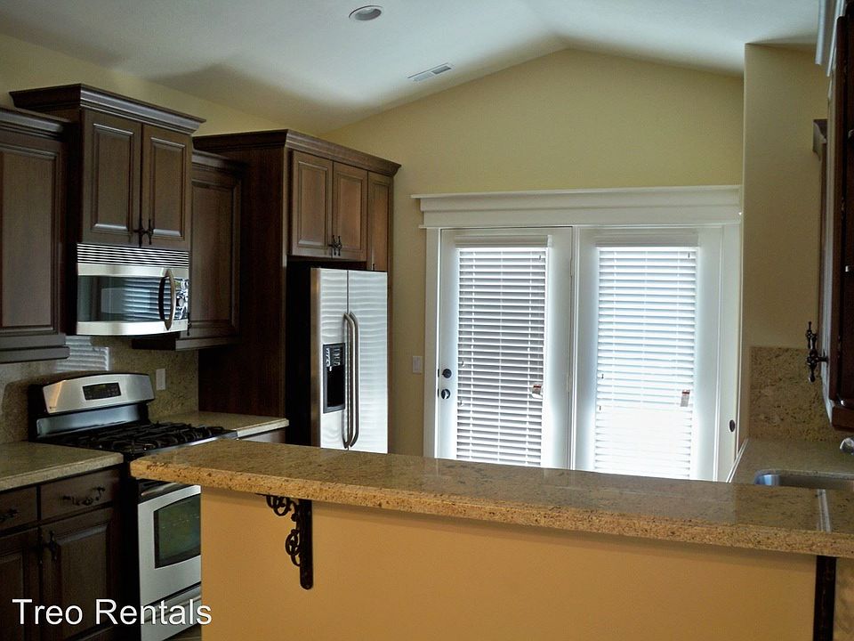 2nd image of 1015 E Quarry Dr