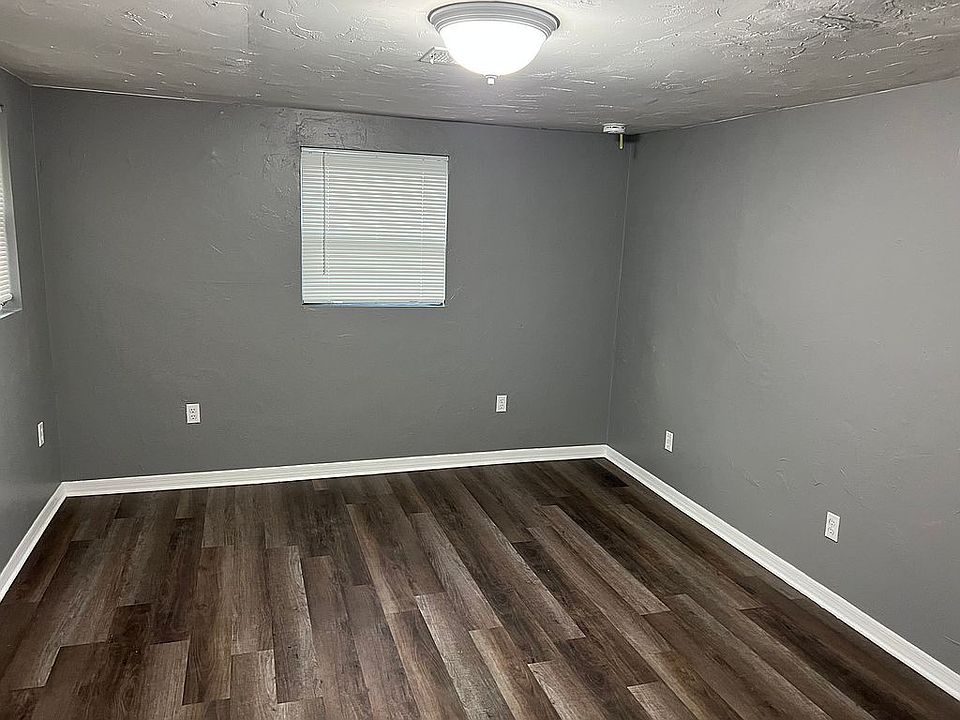 2nd image of 3900 Locust Ave