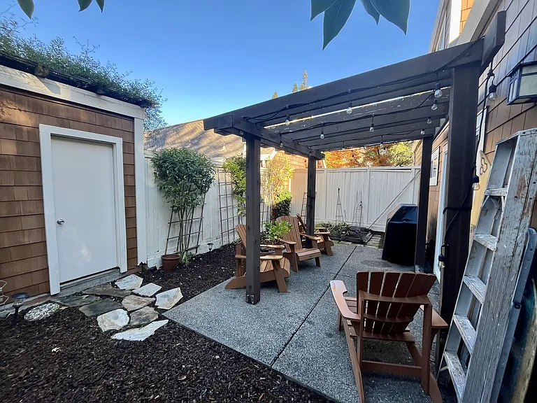 2744 Lakeview Dr — Photo 21