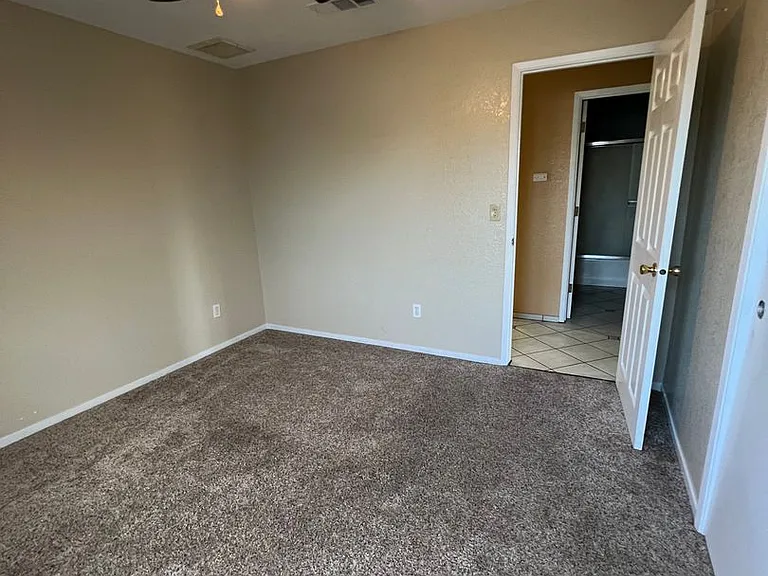 1417 Hall Ave — Photo 9