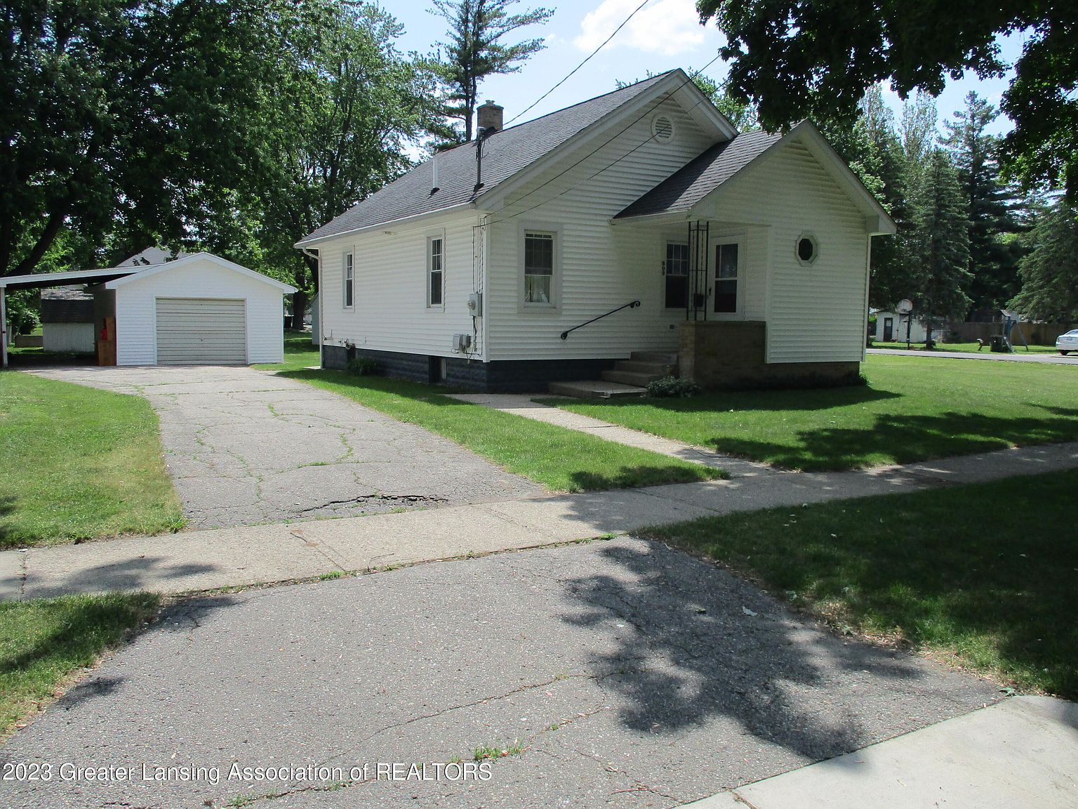 609 S Church St, Saint Johns, MI 48879 Zillow