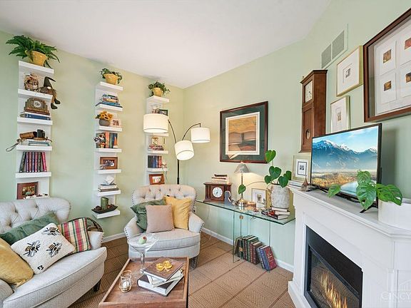 3rd image of 5754 Chancery Pl