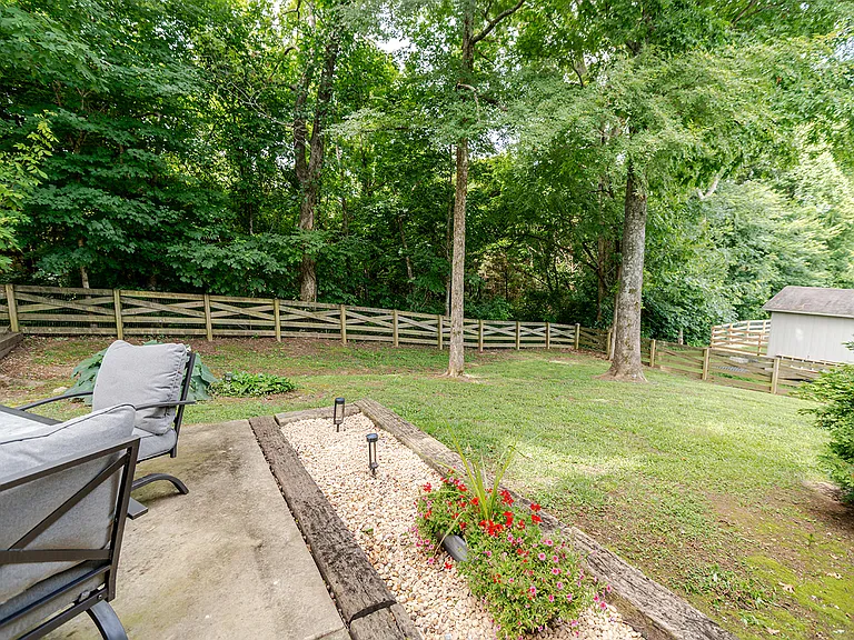 122 Timberland Dr — Photo 20