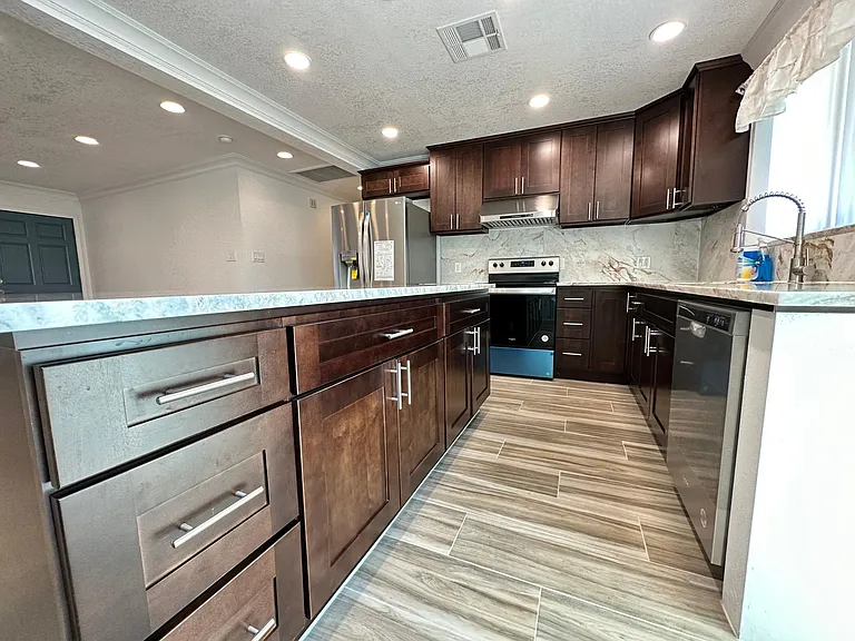 837 W Elna Rae St — Photo 2