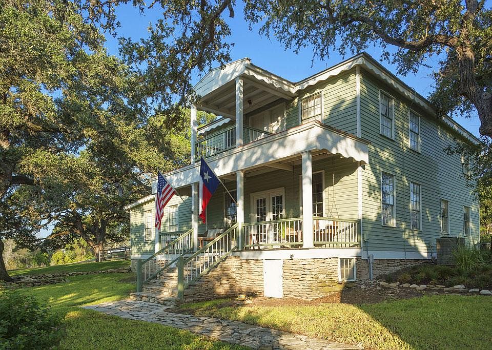 MAIN HOUSE: 3 bedrooms 2/1 bath house overlooking HWY 237 in historic Round Top.
