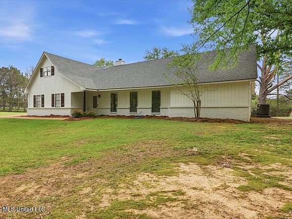 2nd image of 106 Oakridge Cv
