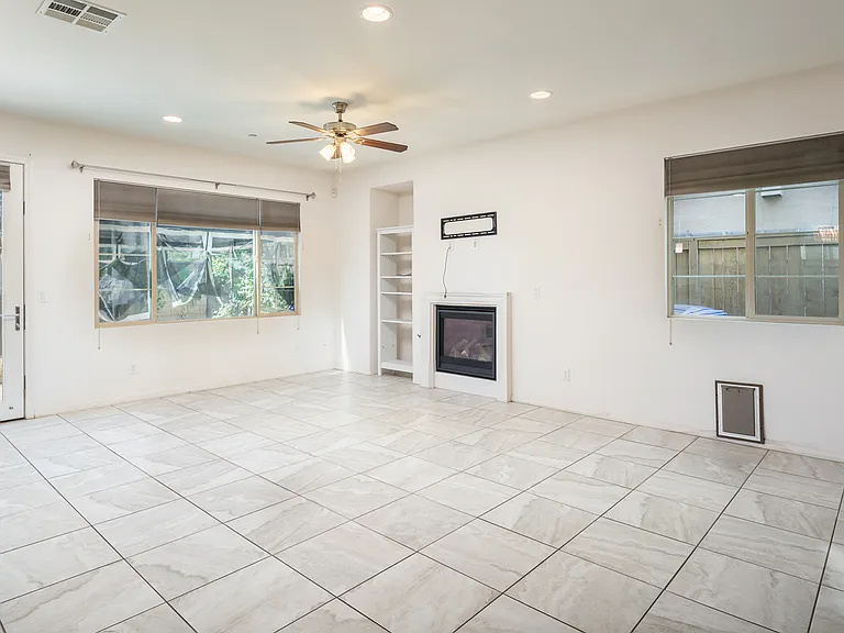 2084 Blue Oak Ln — Photo 3