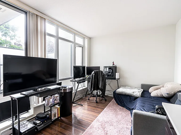 2300 Kingsway #222 — Photo 4