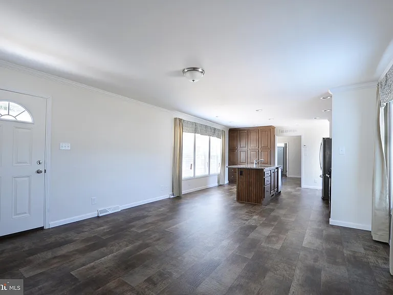 6 Edgewater Dr — Photo 10