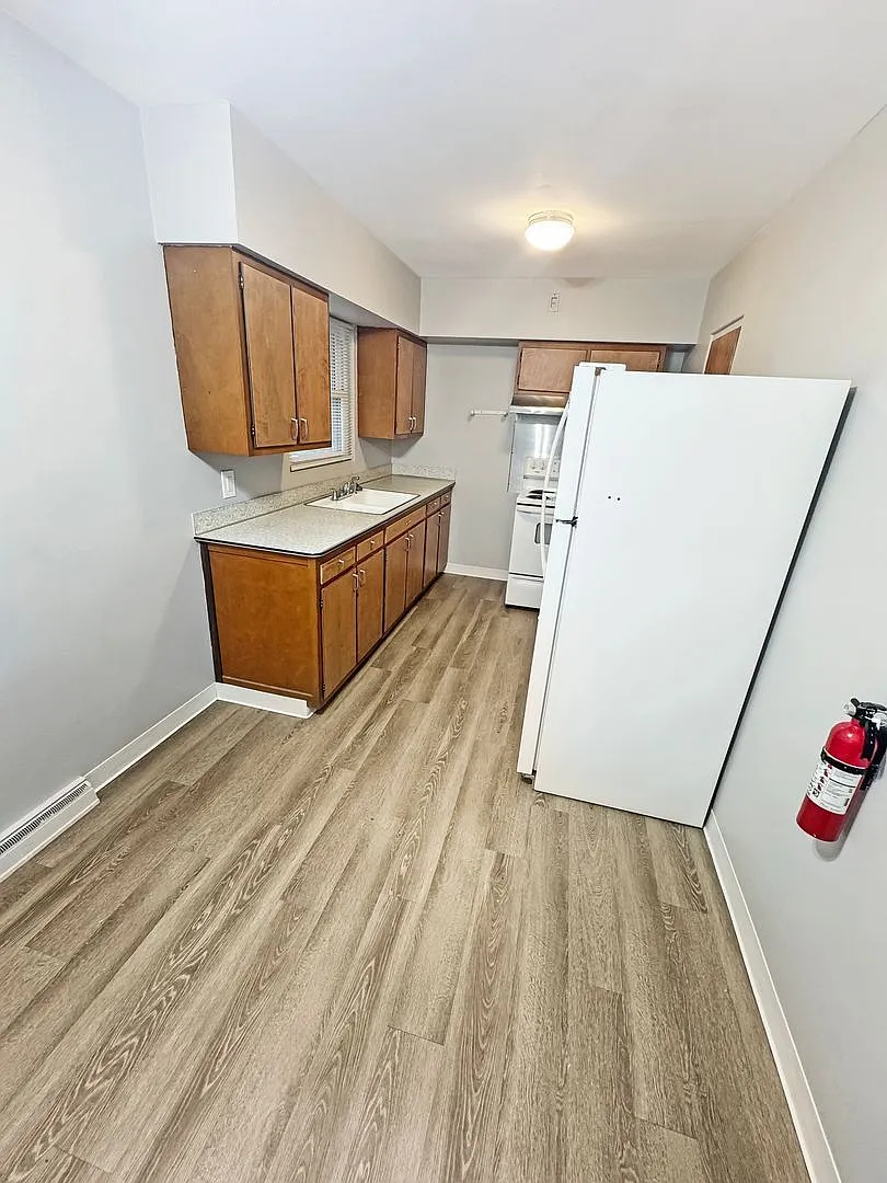 2 bed, 1.0 bath, 790 sqft, $1,095 — Photo 2