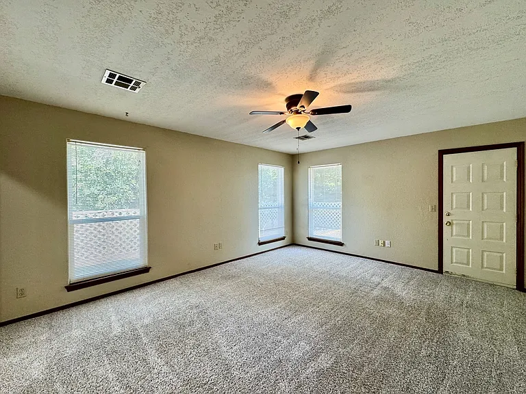 428 Sundance Ln — Photo 29